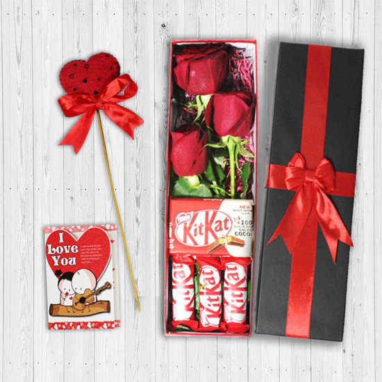 خرید آنلاین باکس گل رز ۳ تایی و Kitkat