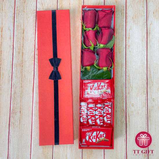 باکس گل رز قرمز و شکلات KitKat