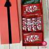 باکس گل رز قرمز و شکلات KitKat