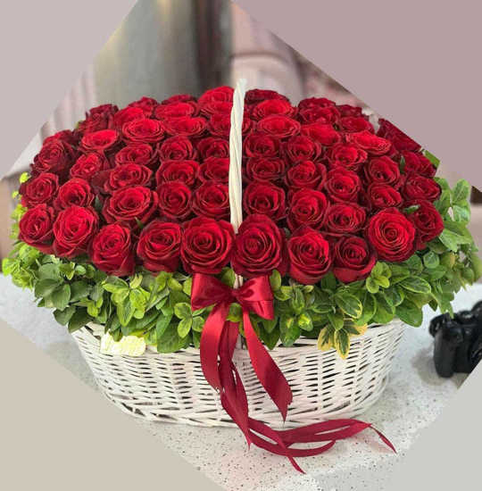 خرید آنلاین سبد گل رز قرمز شاداب