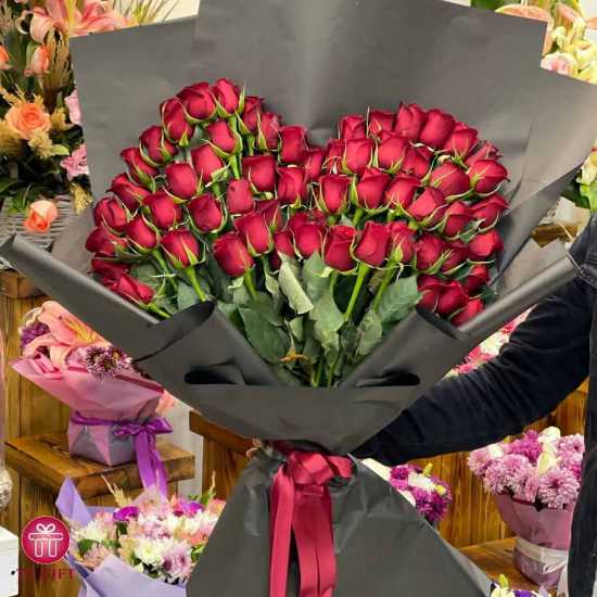 دسته گل رز قرمز قلبی پروشات برای تولد