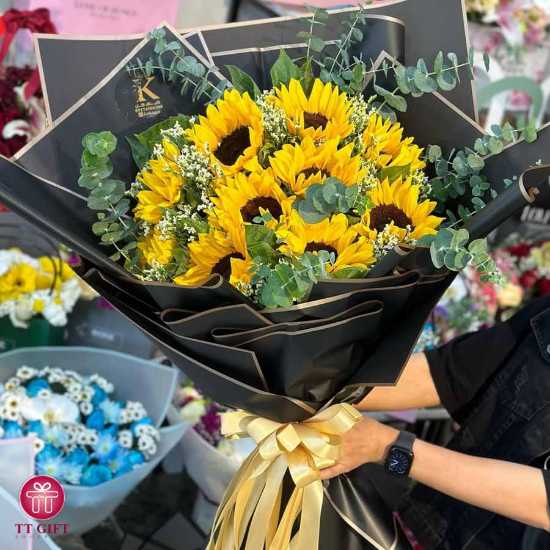 دسته گل آفتابگردان دنا برای تولد