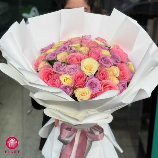 دسته گل رز رنگارنگ کلارا برای تولد