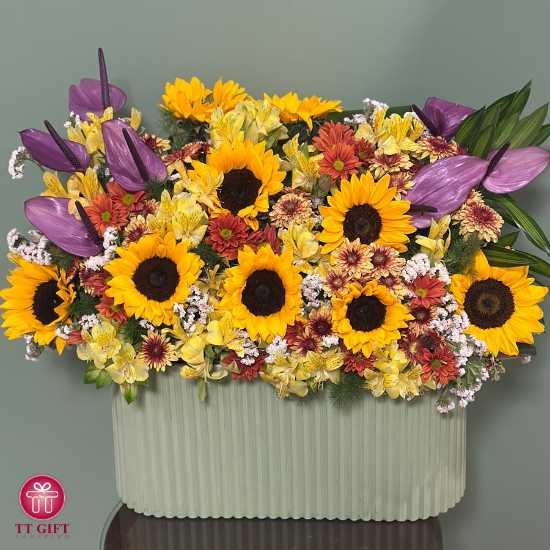 باکس گل آفتابگردان و داوودی لعیا برای تولد