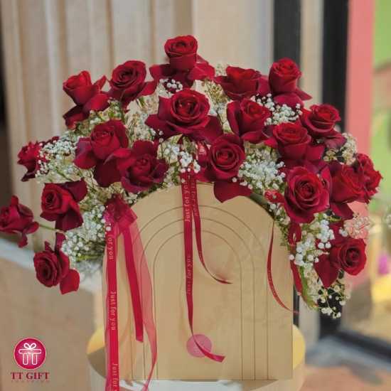 باکس گل رز قرمز و ژیپسوفیلا بهگل