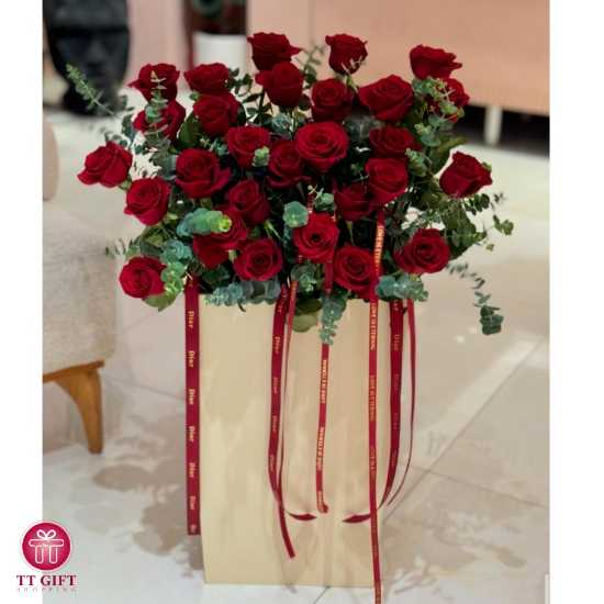 باکس گل ایستاده رز قرمز پریدخت برای تولد