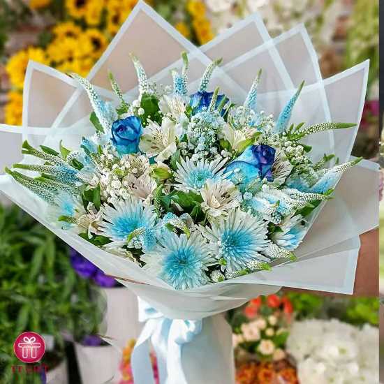 دسته گل داوودی و رز آبی آویسا برای تولد