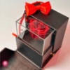 رز جاودان قرمز در باکس مشکی بالابازشو