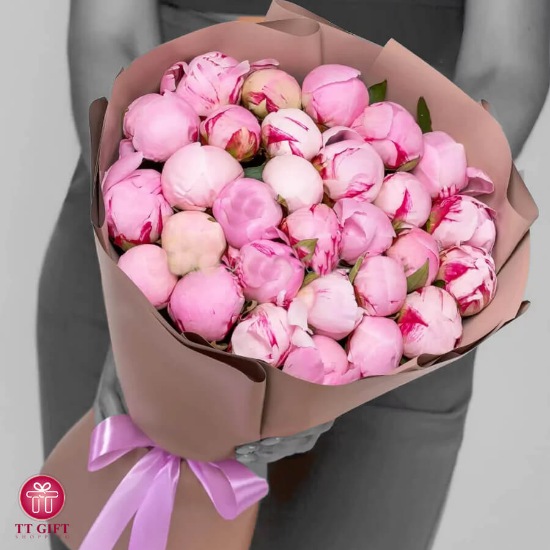 دسته گل پیونی صورتی رایان برای تولد