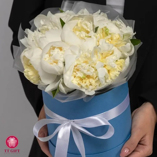 باکس گل پیونی سفید سراد برای تولد