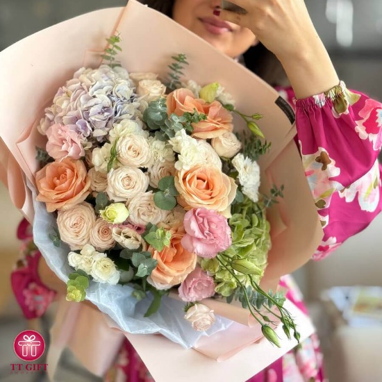دسته گل رز و ادریسی(هورتانسیا) لاکچری وصال