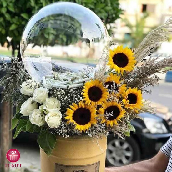 باکس گل آفتابگردان و رز سفید آراد