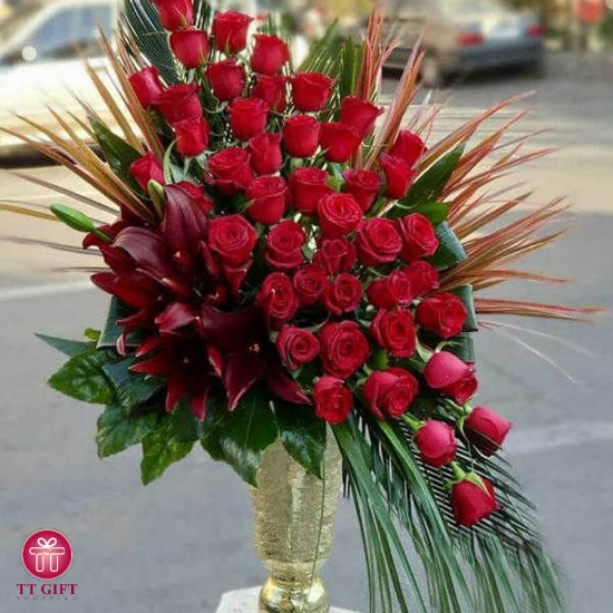جام گل رز و لیلیوم قرمز صدف برای خواستگاری