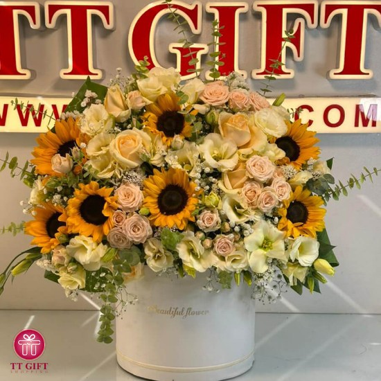 باکس گل آفتابگردان و رز پوران برای تولد