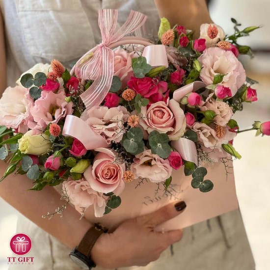 باکس گل رز و لیسیانتوس آریان برای تولد