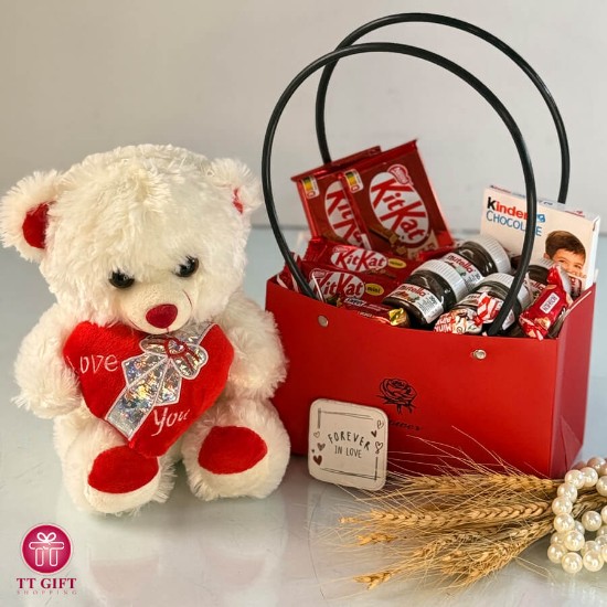 پکیج شکلات و عروسک نیکتا