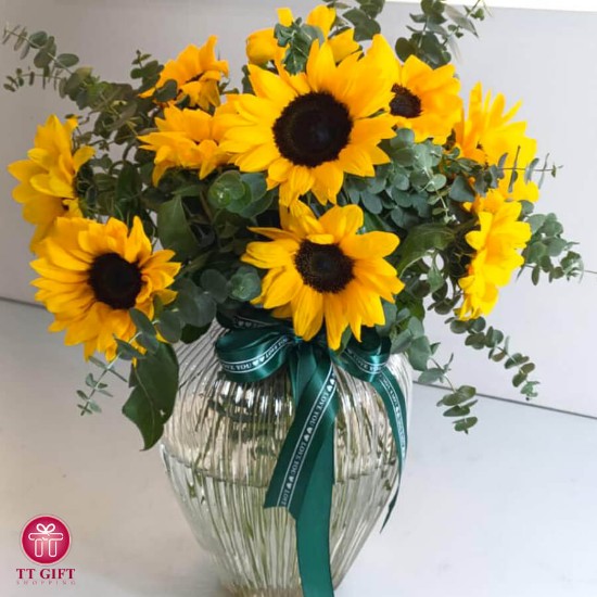 گلدان گل آفتابگردان ارزان فراز برای تولد