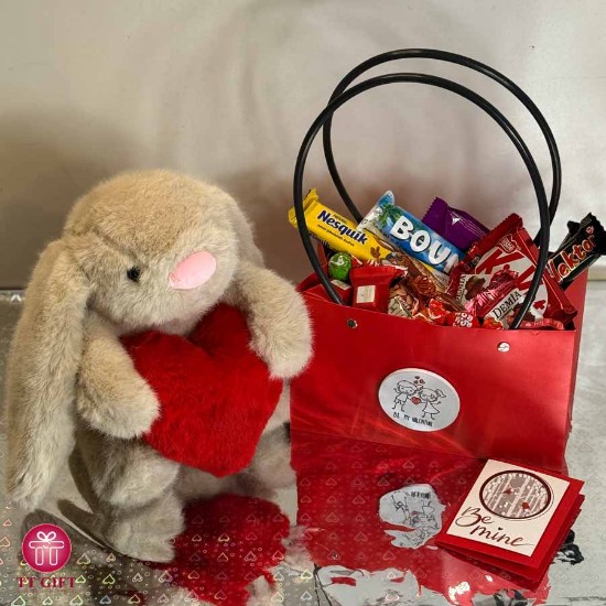 تصویر  پکیج شکلات و عروسک خرگوش قلبی