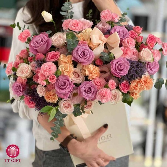 تصویر  باکس گل رز و لیسنتوس راینو
