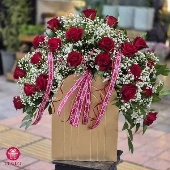 باکس گل رز قرمز و ژیپسوفیلا بهگل