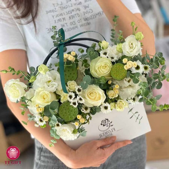 Picture of Ghazal Economic White and Green Chrysanthemum Flower Box