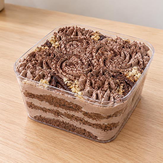 کیک شکلاتی و فندق
